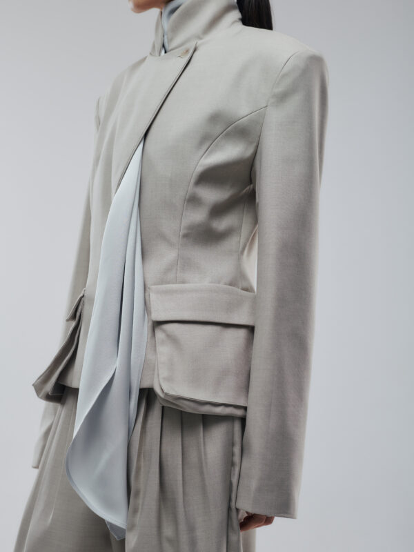 Greige Trichterkragen-Blazer